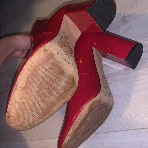 ❤️ Aldo Bootie heels in red vinyl style - Picture 6 of 7